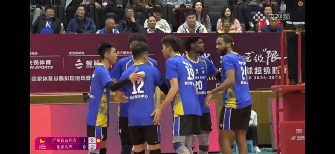  罕見！杜鋒觀看排超聯(lián)賽排位賽 對(duì)陣雙方是廣東男排VS北京男排