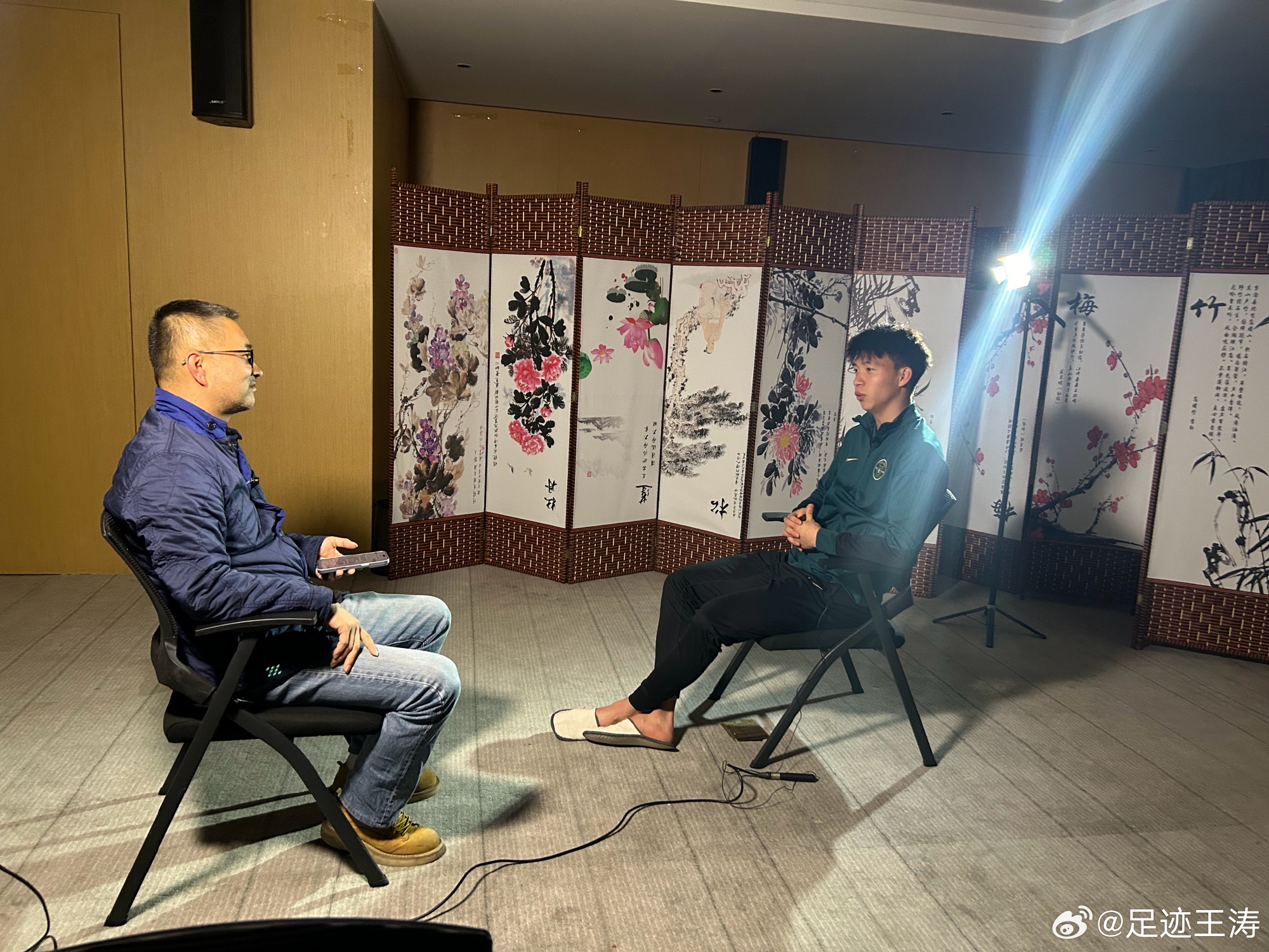  記者：王鈺棟視韋世豪為偶像&想加他微信，現(xiàn)進(jìn)了國足不知加到?jīng)]