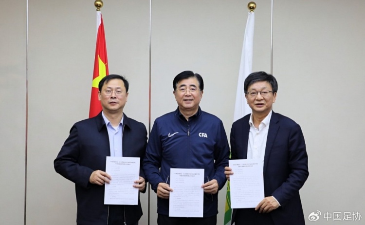  中國足協(xié)、江蘇省體育局、南京體育學院簽約共建足球裁判學院
