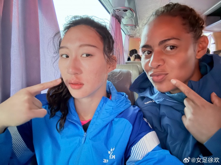  神勇！女足國門徐歡曬照，比賽中被球砸臉仍力保球門不失