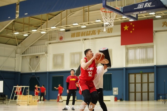  中國籃球之隊(duì)官博：大塊頭 大能量 祝李炎哲25歲生日快樂！