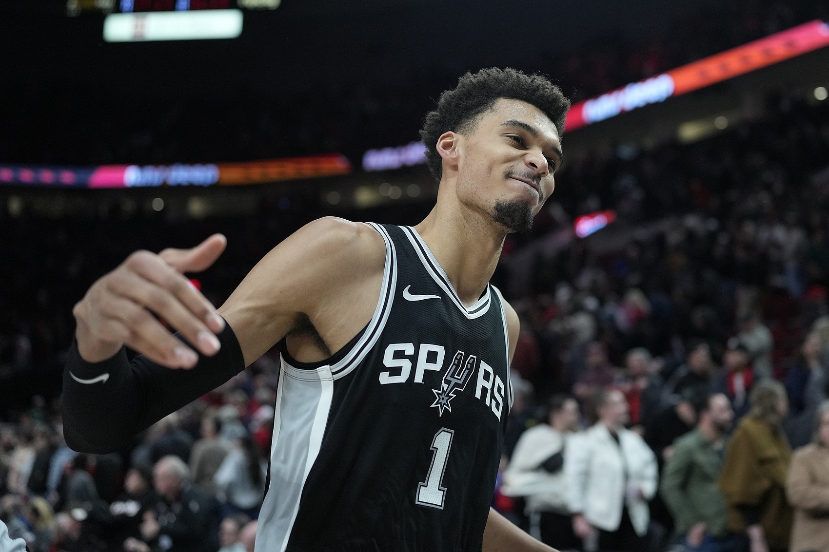  下一個(gè)NBA超級巨星？文班亞馬——身高&技術(shù)與人格魅力的完美結(jié)合
