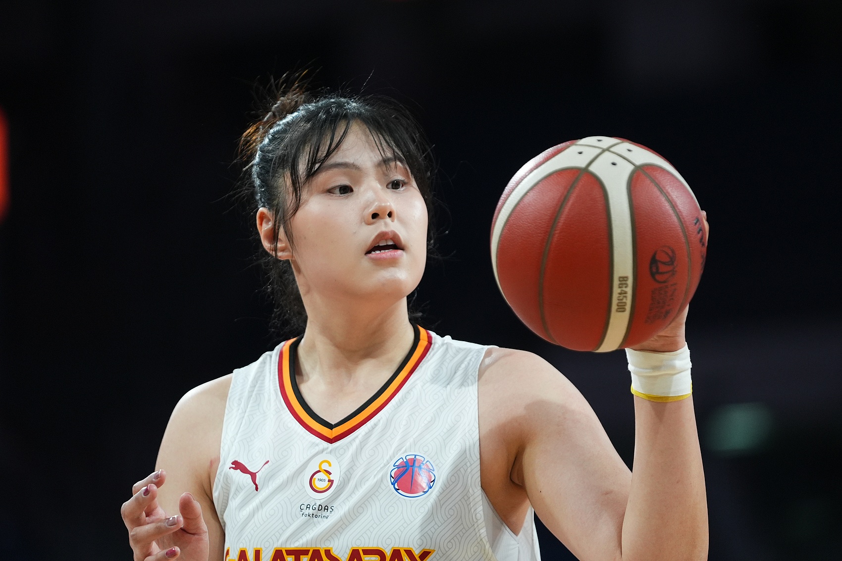  穩(wěn)定高效！李月汝9中6得到18分10板1助2斷1帽 罰球6中6