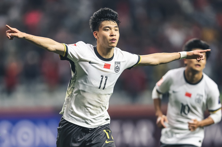  北青體育：18歲“跳級生”王鈺棟有望進(jìn)入國足客戰(zhàn)沙特名單！